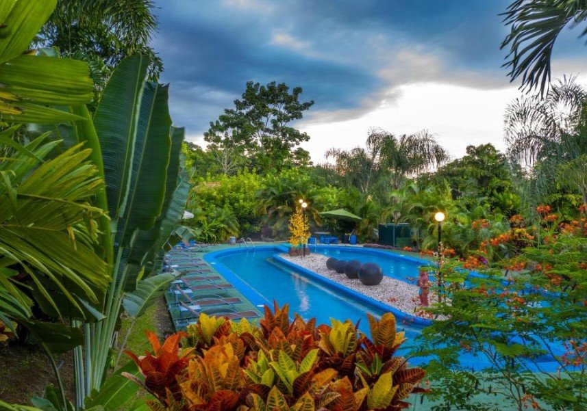 Hotel-Heliconias-Nature-Inn-Hot-Springs